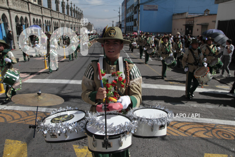 DESFILE-MERCADOS-DE-QUITO