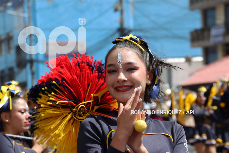 DESFILE-MERCADOS-DE-QUITO