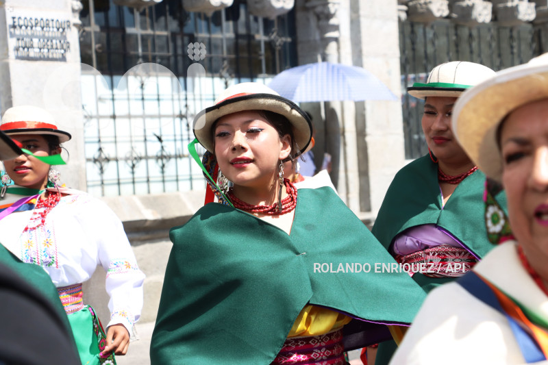 DESFILE-MERCADOS-DE-QUITO