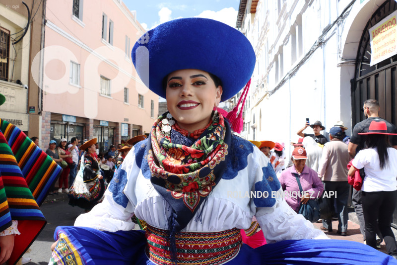 DESFILE-MERCADOS-DE-QUITO