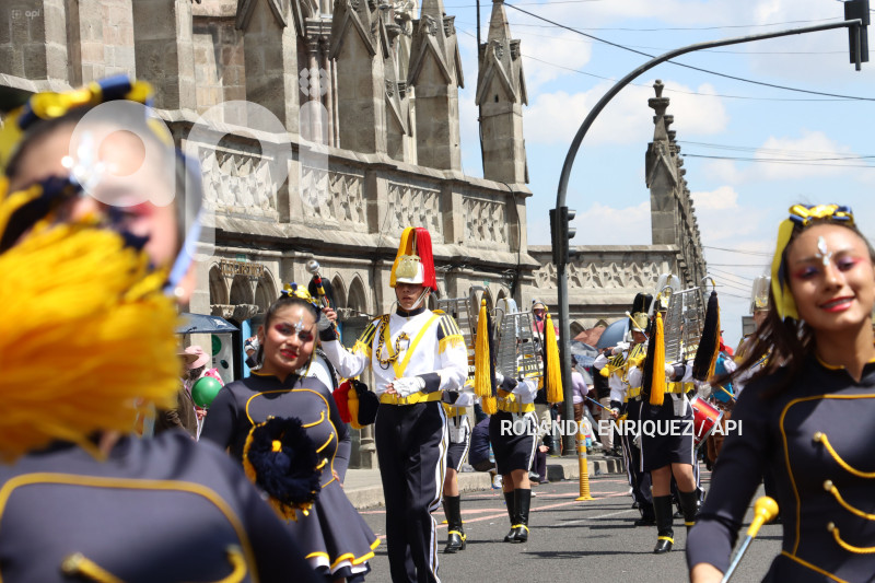 DESFILE-MERCADOS-DE-QUITO