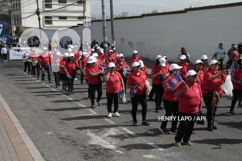 DESFILE-MERCADOS-DE-QUITO