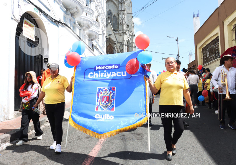 DESFILE-MERCADOS-DE-QUITO