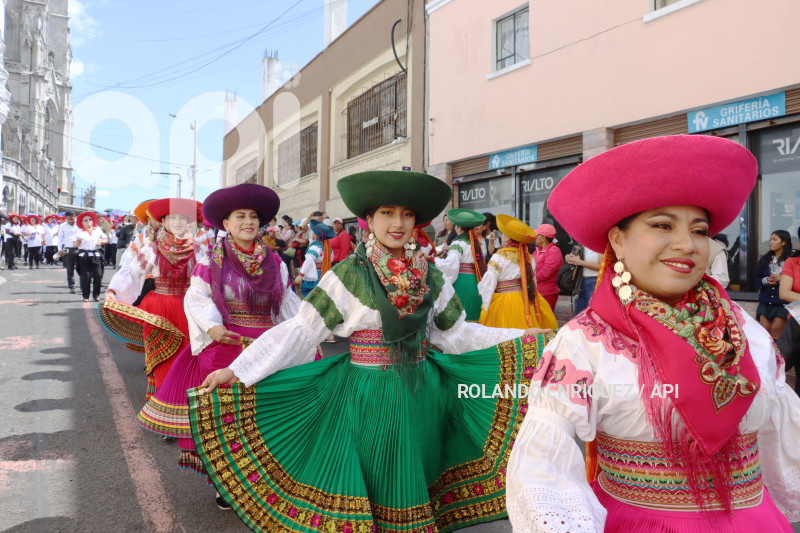 DESFILE-MERCADOS-DE-QUITO
