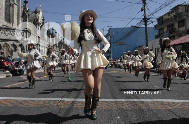 DESFILE-MERCADOS-DE-QUITO