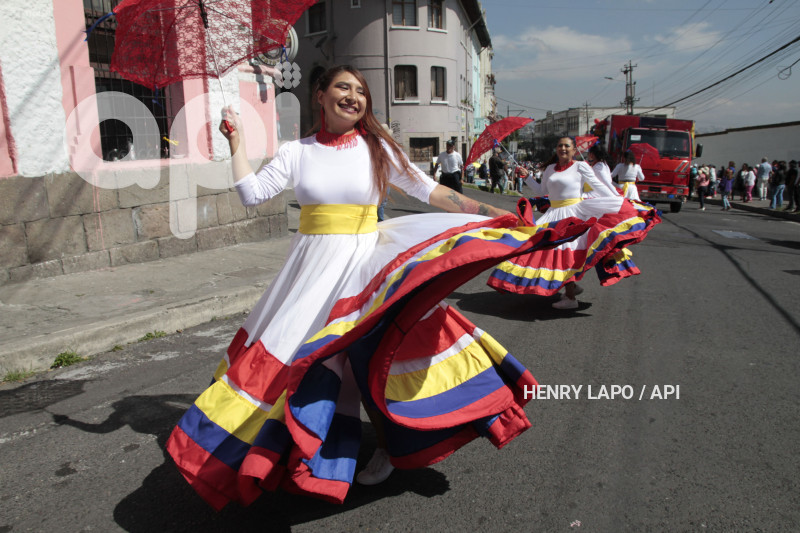DESFILE-MERCADOS-DE-QUITO