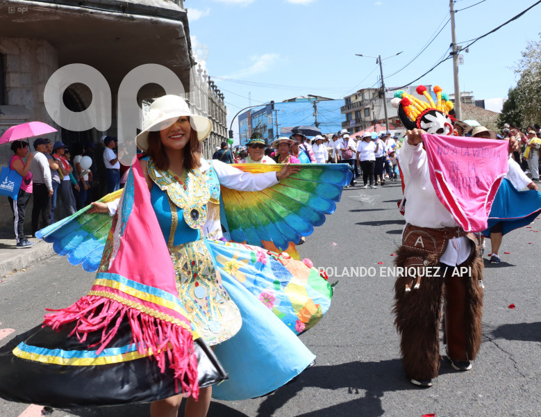 DESFILE-MERCADOS-DE-QUITO