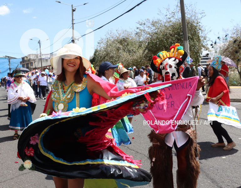 DESFILE-MERCADOS-DE-QUITO