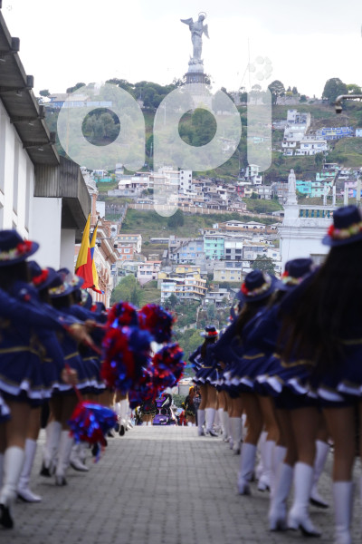 DESFILE RONDA QUITEÑA