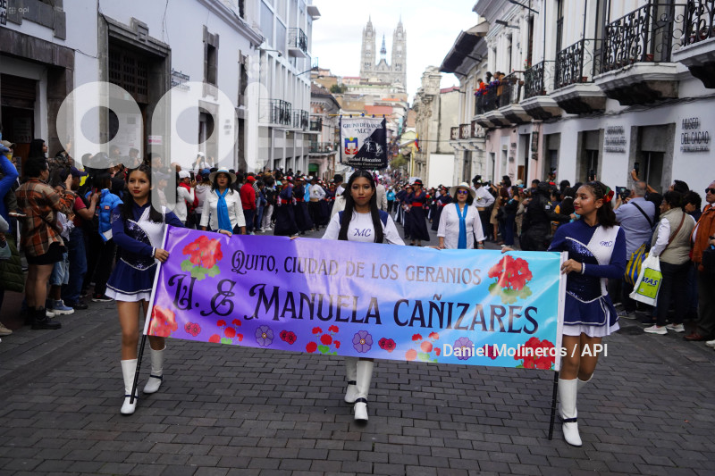 DESFILE RONDA QUITEÑA