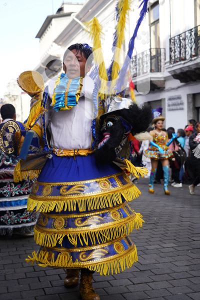 DESFILE RONDA QUITEÑA