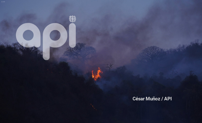 GYE-INCENDIO-CERRO AZUL