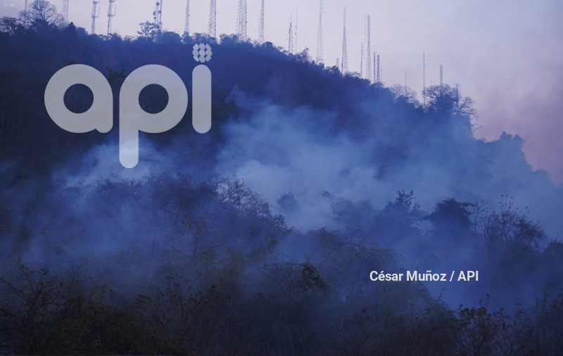 GYE-INCENDIO-CERRO AZUL