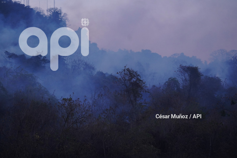 GYE-INCENDIO-CERRO AZUL