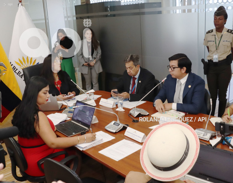 REFORMA-CONSTITUCION-BASES-MILITARES
