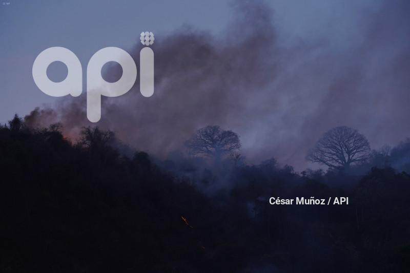 GYE-INCENDIO-CERRO AZUL