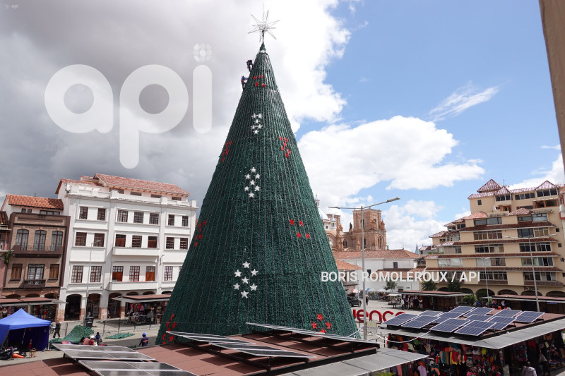CUENCA-ARBOL NAVIDAD-PANELES SOLARES