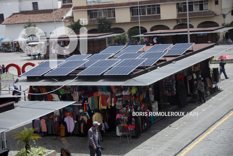 CUENCA-ARBOL NAVIDAD-PANELES SOLARES
