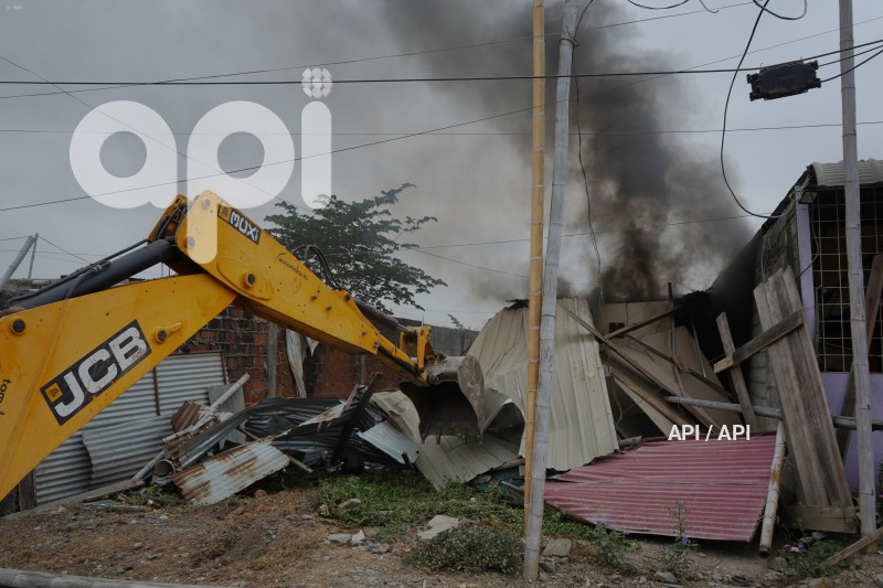 GYE-DESTRUCCION CASAS DELIA