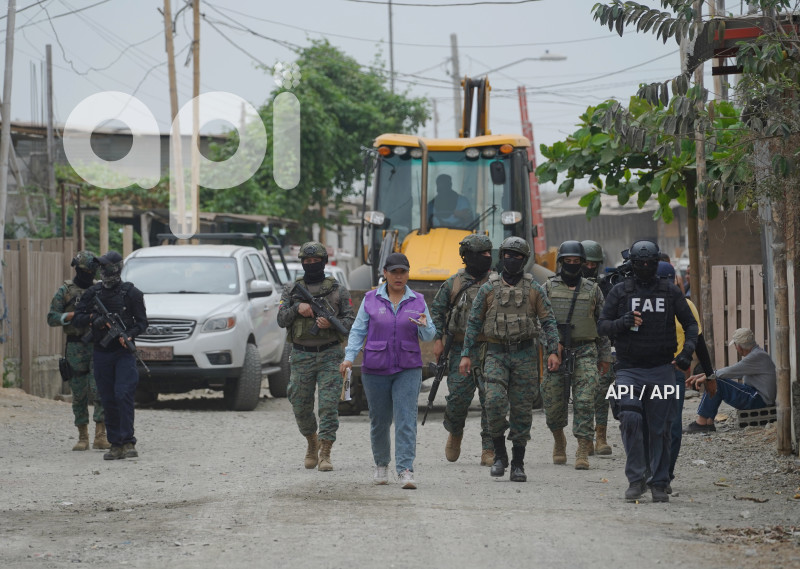 GYE-DESTRUCCION CASAS DELIA