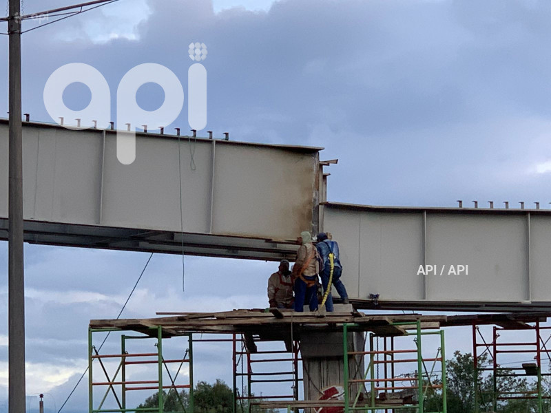 COLOCACION PASO ELEVADO PUENTE 8 AUTOPISTA RUMIÑAHUI