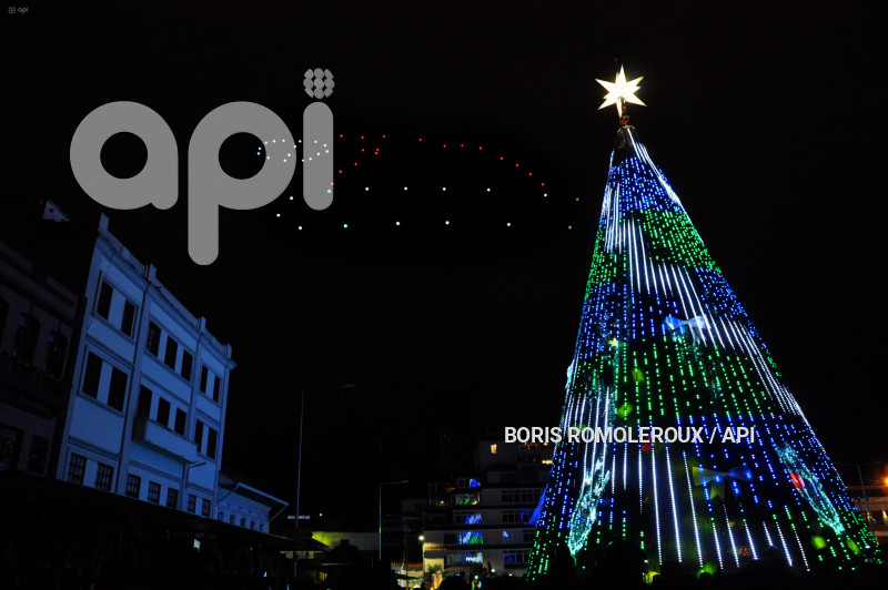 CUENCA -ENCENDIDO-ARBOL DE NAVIDAD