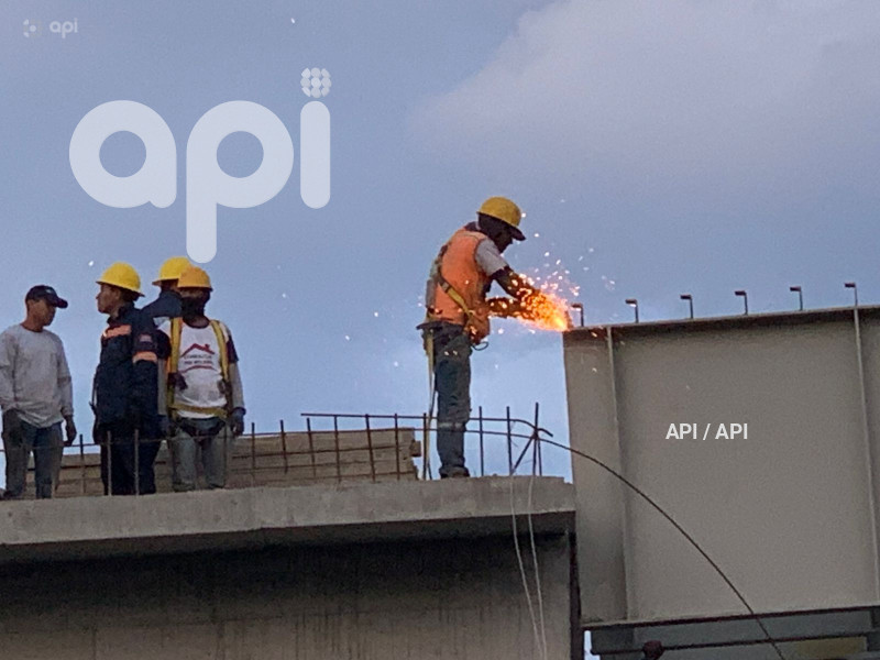 COLOCACION PASO ELEVADO PUENTE 8 AUTOPISTA RUMIÑAHUI