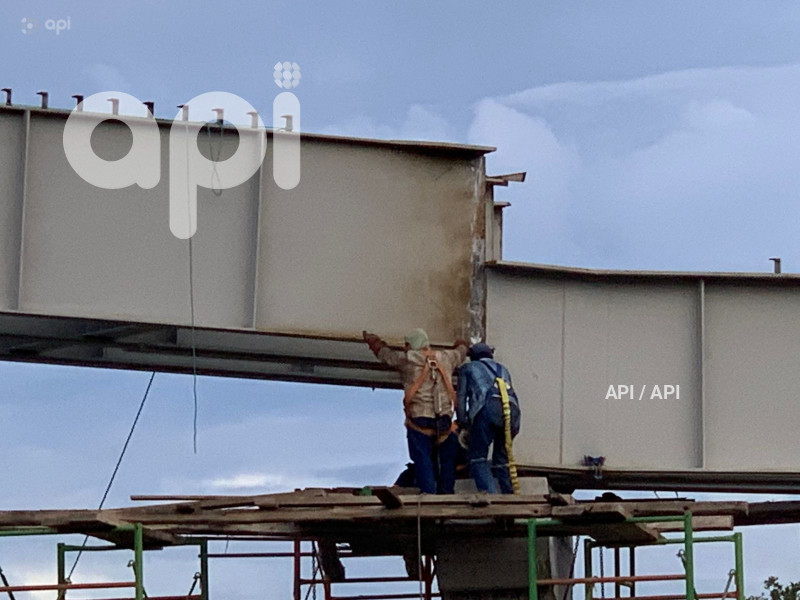 COLOCACION PASO ELEVADO PUENTE 8 AUTOPISTA RUMIÑAHUI