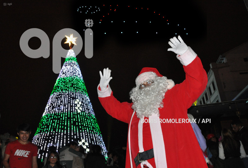 CUENCA -ENCENDIDO-ARBOL DE NAVIDAD