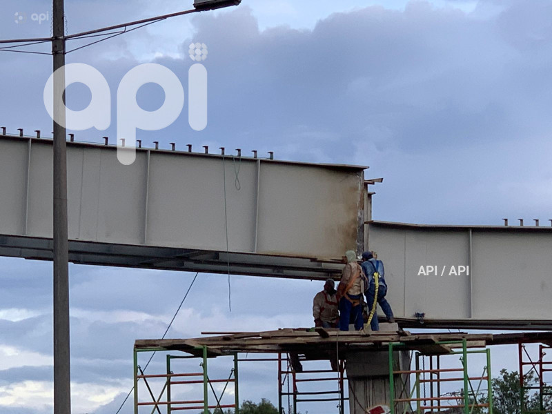COLOCACION PASO ELEVADO PUENTE 8 AUTOPISTA RUMIÑAHUI