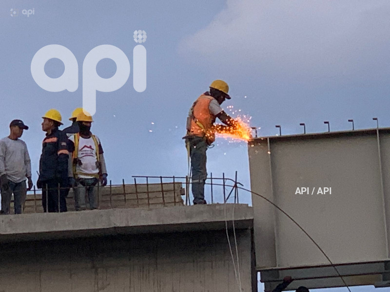COLOCACION PASO ELEVADO PUENTE 8 AUTOPISTA RUMIÑAHUI