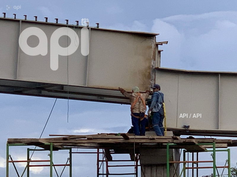 COLOCACION PASO ELEVADO PUENTE 8 AUTOPISTA RUMIÑAHUI