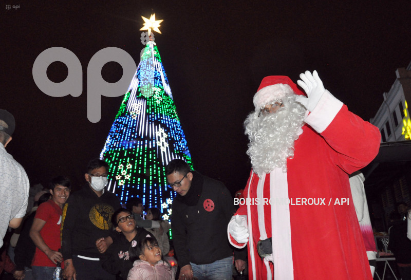 CUENCA -ENCENDIDO-ARBOL DE NAVIDAD