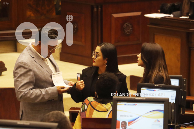 PLENO ASAMBLEA JUICIO POLITICO ARROBO