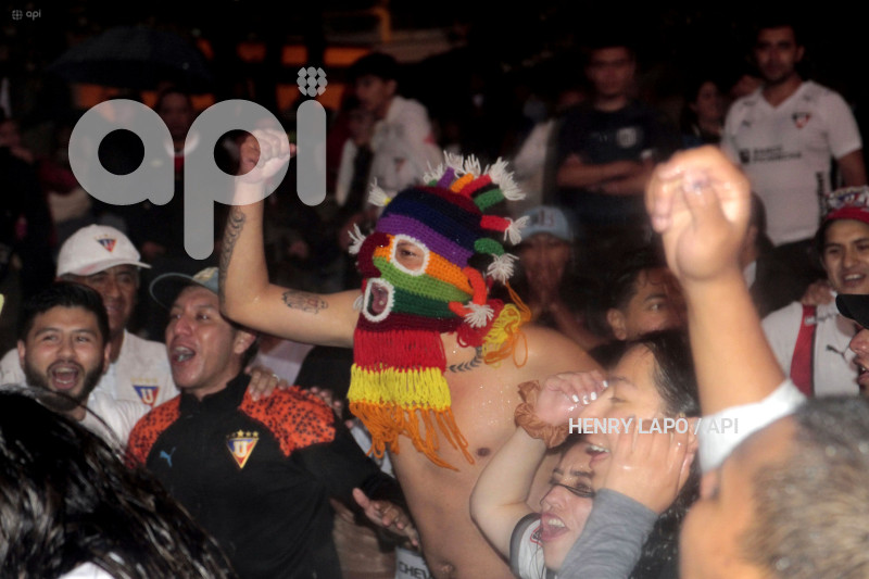 FBL-FESTEJOS-HINCHAS-LIGA-DE-QUITO