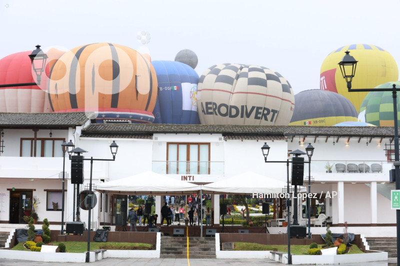 FESTIVAL-INTERNACIONAL-DEL-GLOBO-MITAD-MUNDO