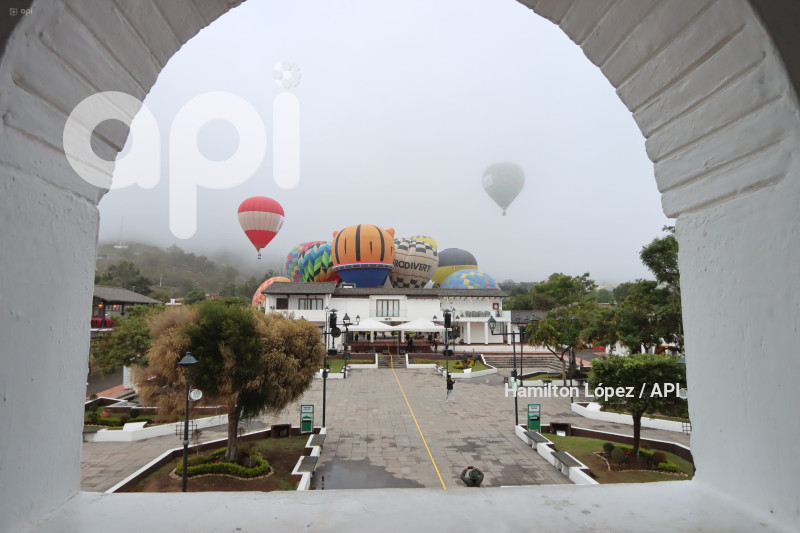 FESTIVAL-INTERNACIONAL-DEL-GLOBO-MITAD-MUNDO