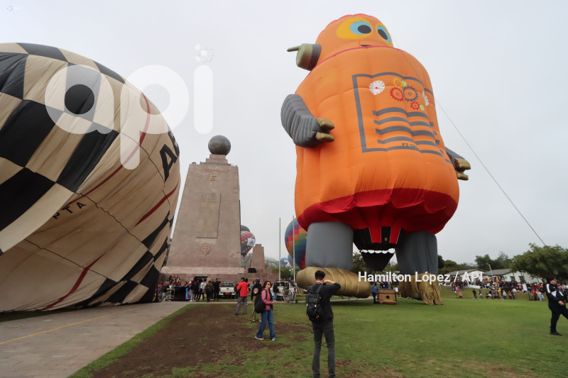 FESTIVAL-INTERNACIONAL-DEL-GLOBO-MITAD-MUNDO
