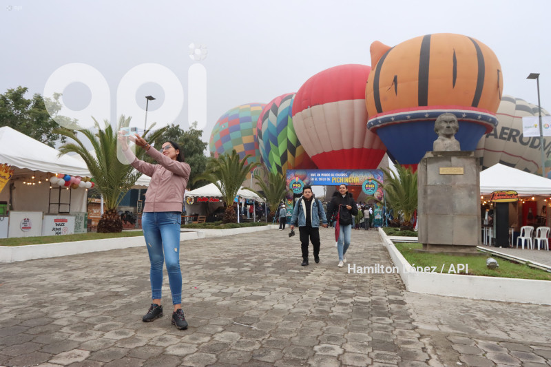 FESTIVAL-INTERNACIONAL-DEL-GLOBO-MITAD-MUNDO