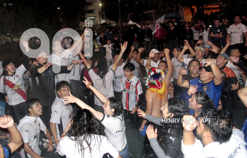 FBL-FESTEJOS-HINCHAS-LIGA-DE-QUITO