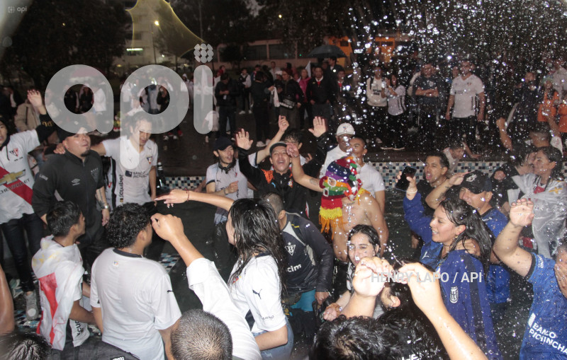 FBL-FESTEJOS-HINCHAS-LIGA-DE-QUITO