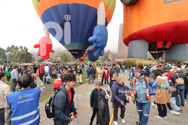 FESTIVAL-INTERNACIONAL-DEL-GLOBO-MITAD-MUNDO