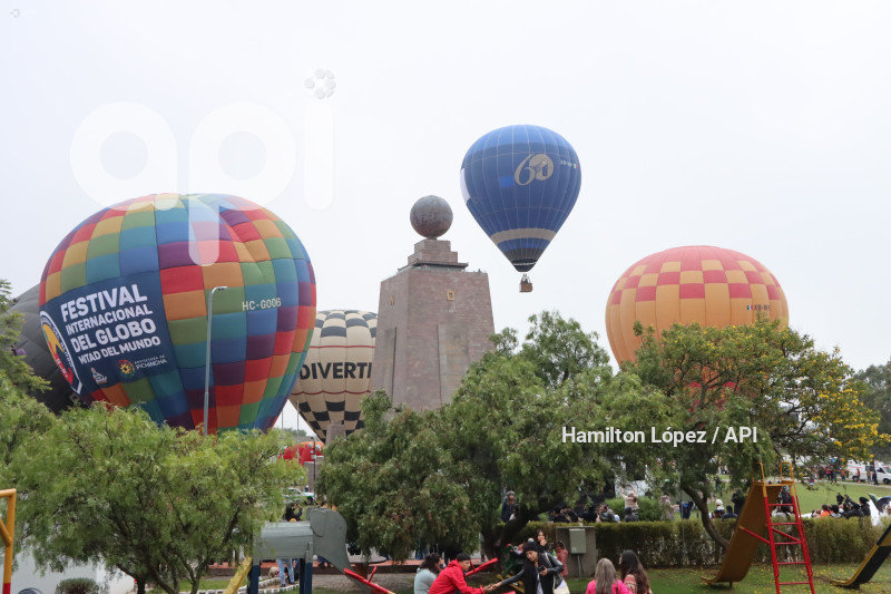 FESTIVAL-INTERNACIONAL-DEL-GLOBO-MITAD-MUNDO