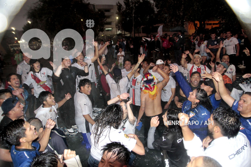 FBL-FESTEJOS-HINCHAS-LIGA-DE-QUITO