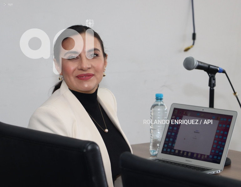 AUDIENCIA-VERONICA-ABAD