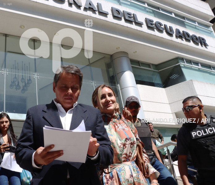 VICTOR ARAUZ DENUNCIA CORTE CONSTITUCIONAL