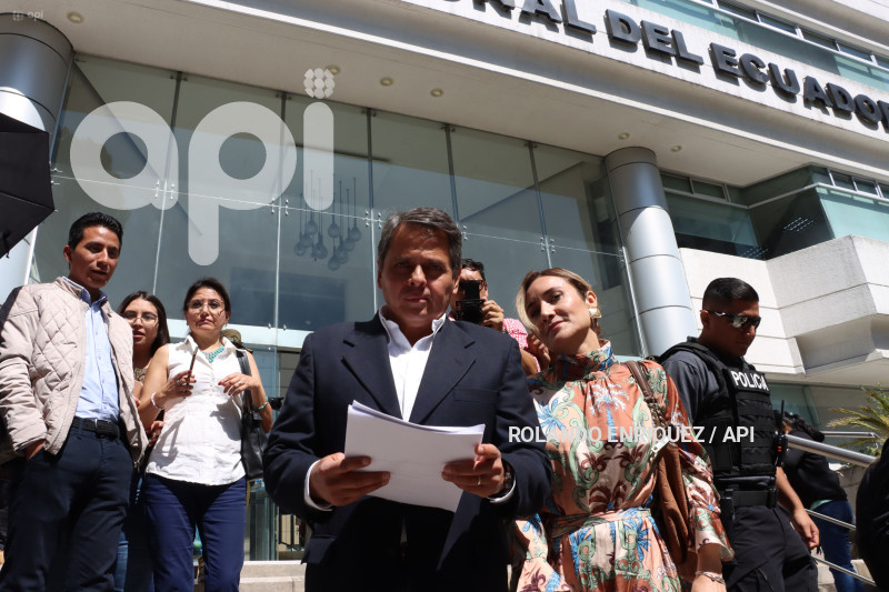 VICTOR ARAUZ DENUNCIA CORTE CONSTITUCIONAL