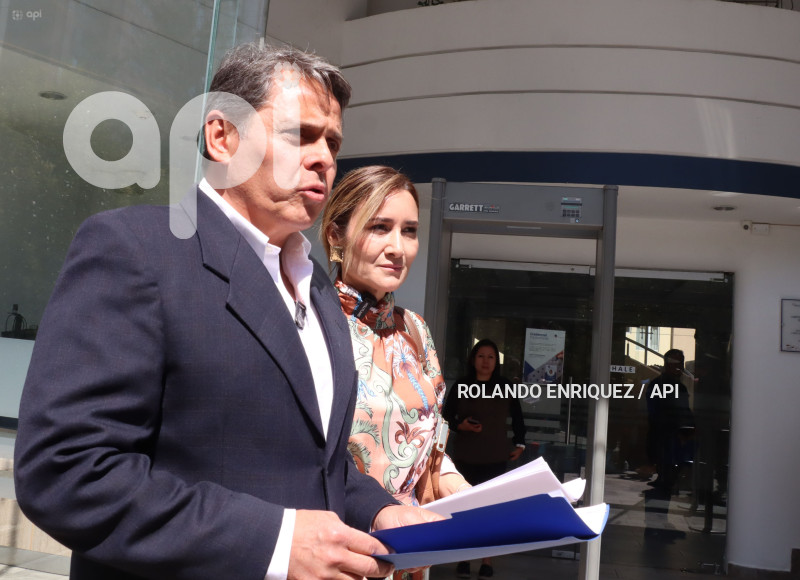 VICTOR ARAUZ DENUNCIA CORTE CONSTITUCIONAL