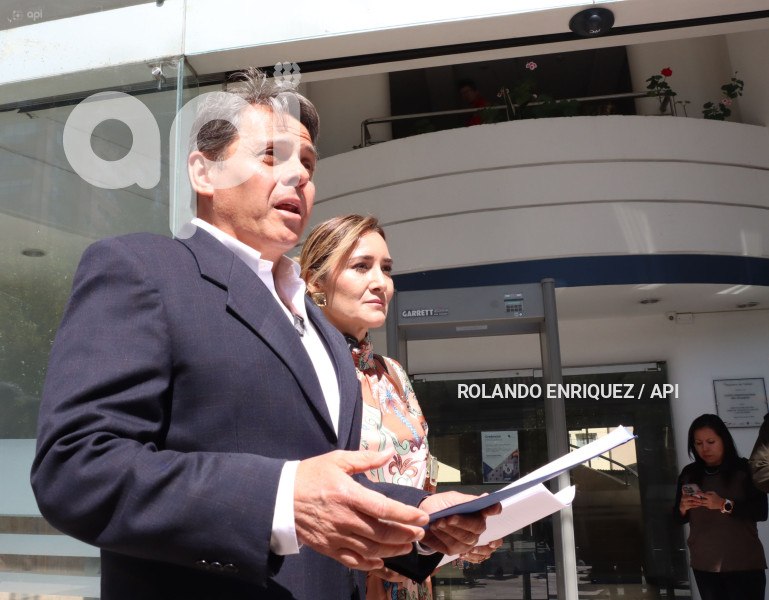 VICTOR ARAUZ DENUNCIA CORTE CONSTITUCIONAL