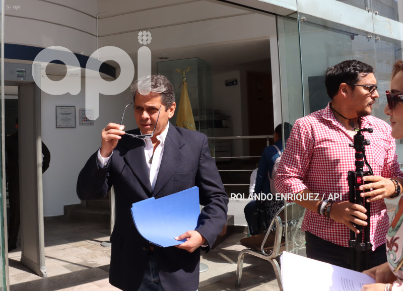 VICTOR ARAUZ DENUNCIA CORTE CONSTITUCIONAL